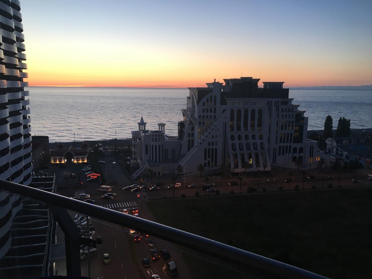 Orbi Plaza Tamara Aparthotel Batumi Ngoại thất bức ảnh