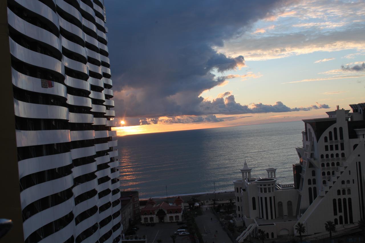 Orbi Plaza Tamara Aparthotel Batumi Ngoại thất bức ảnh